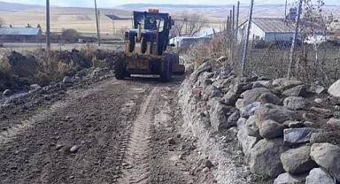 Köy yollarında çalışmalar başladı