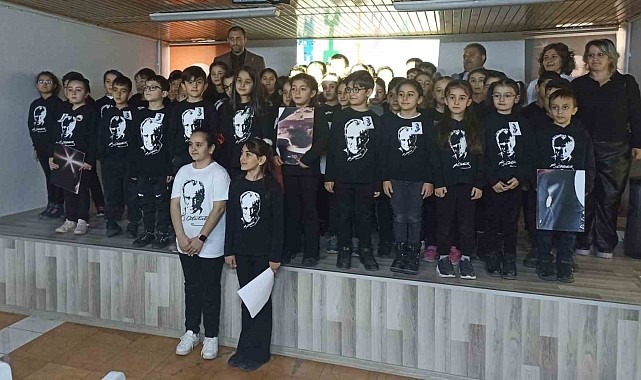 Minik Öğrenciler Atatürk'ü andı