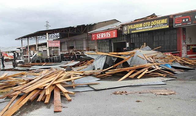 Şiddetli fırtına: 4 iş yerinin çatısı uçtu