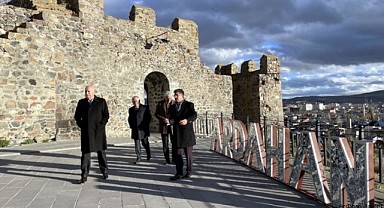 Tunç, Ardahan Kalesine hayran kaldı