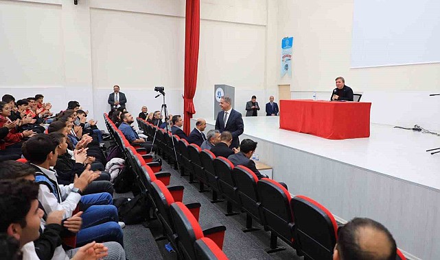 Vali Aydoğdu lise öğrencileriyle buluştu