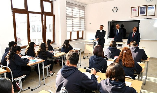 Vali Çiçek, lise öğrencileriyle buluştu