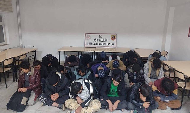 24 Afgan göçmen yakalandı