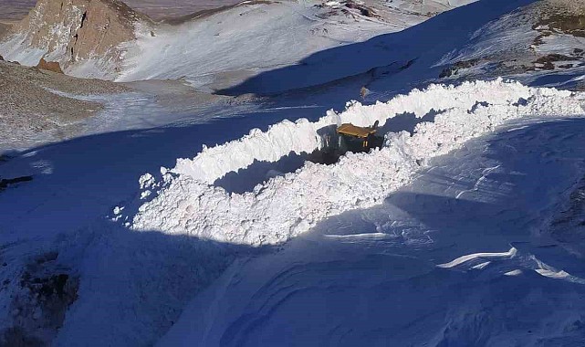 4 metre karla mücadele başladı