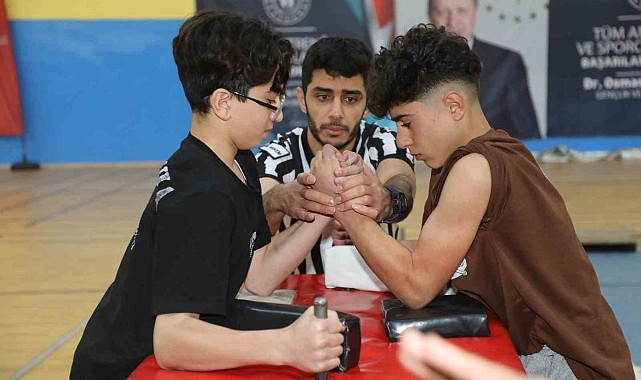 Ağrı'da bilek güreşi heyecanı sona erdi