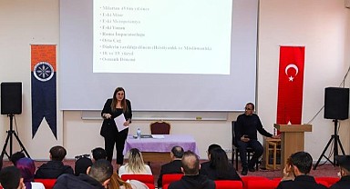 Akademisyenler işitme engellilerin sesi işaret dilini anlattı