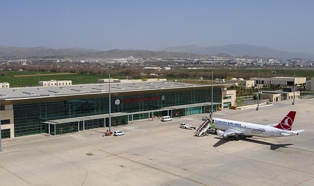 Anadolujet uçağı, zorunlu iniş yaptı