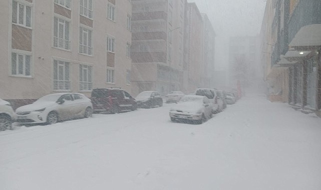 Ardahan'da eğitime kar engeli! Okullar tatil edildi
