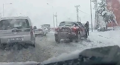 Ardahan güne kar yağışı ile başladı
