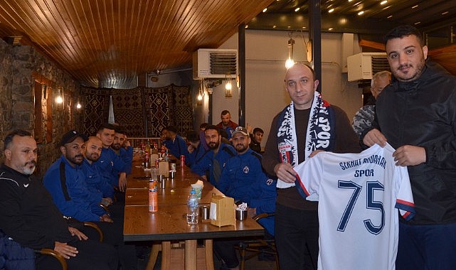 Ardana Döner'den Serhat Ardahan'a moral yemeği