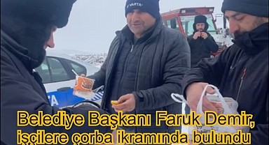 Başkan Demir, işçilerin içini ısıttı