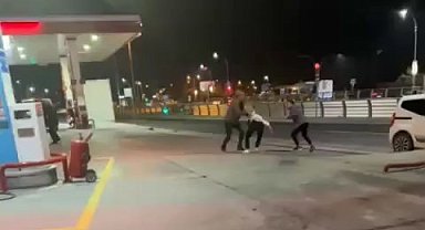 Boşanma aşamasındaki çiftin aileleri birbirine girdi: 3 yaralı