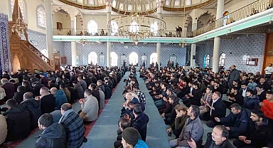 Camilerde Filistin için dua edildi