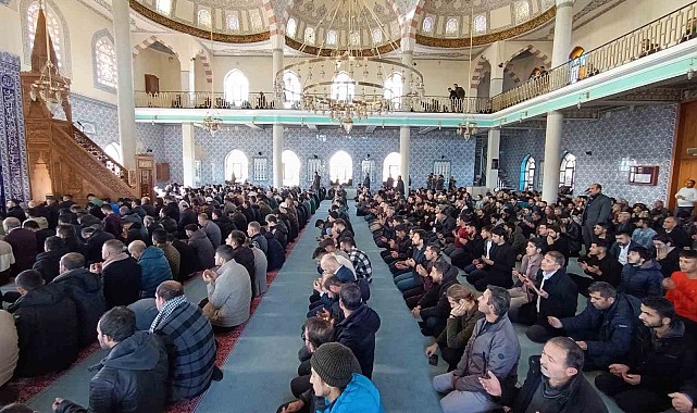 Camilerde Filistin için dua edildi