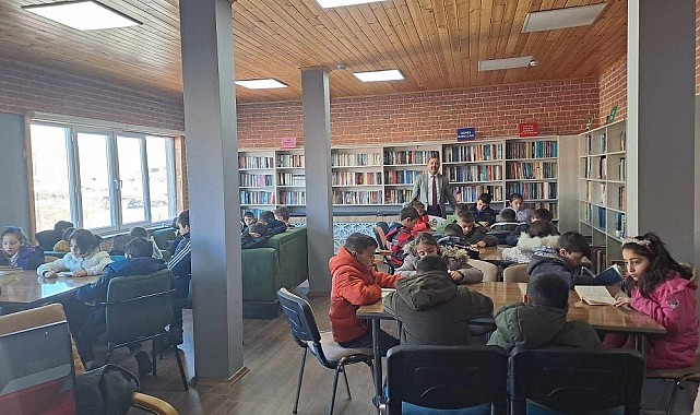 Çıldır'da kitap okuma etkinliği
