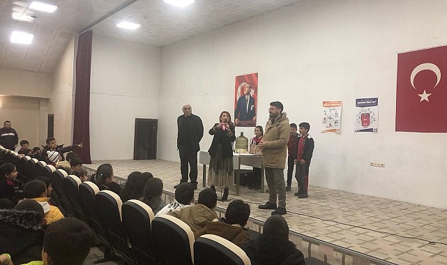 Çıldır'da öğrencilere yönelik bilim ve teknik temalı gösteri düzenlendi