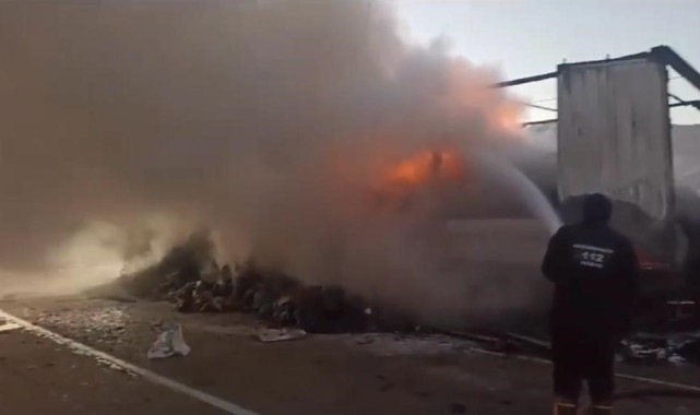 Doğubayazıt&#039;ta alev alan tır küle döndü