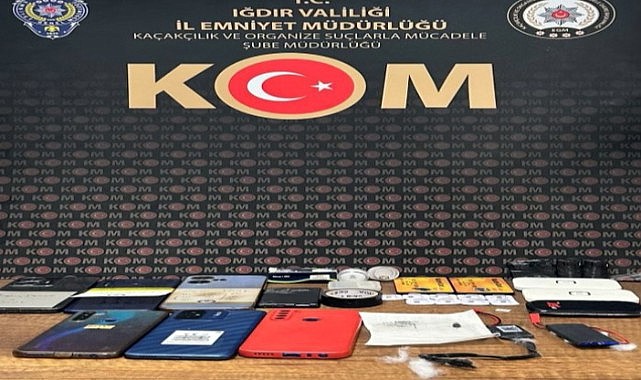 Ehliyet sınavına düzenek ile giren 2 zanlı tutuklandı
