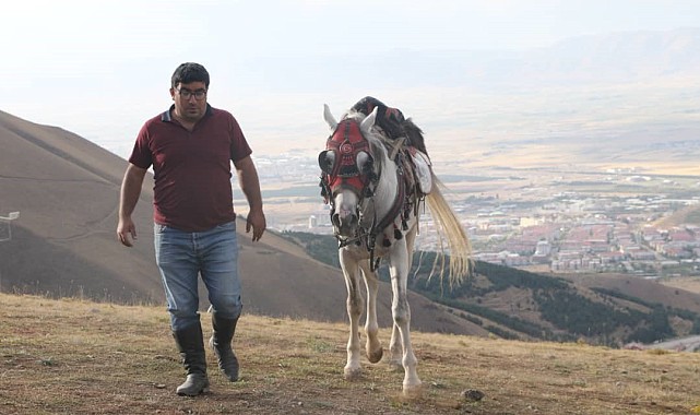 "Eski Çağ'dan Modern Çağ'a" atın kitabını yazdılar
