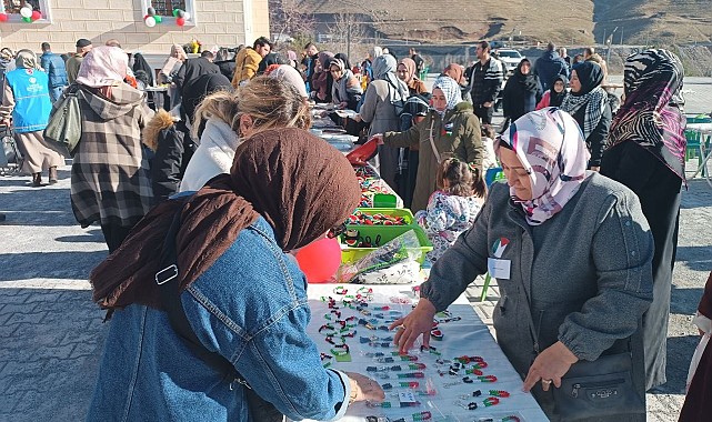Filistin halkı yararına hayır çarşısı açıldı