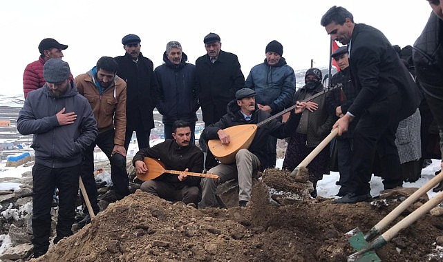 Halk Ozanı Aşır Özek annesini kaybetti