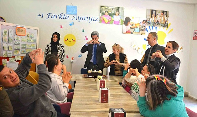 Hem sosyalleşiyorlar hem de iş hayatına katılıyorlar