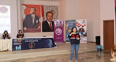 Jandarma, ARÜ’de siber zorbalık semineri verdi