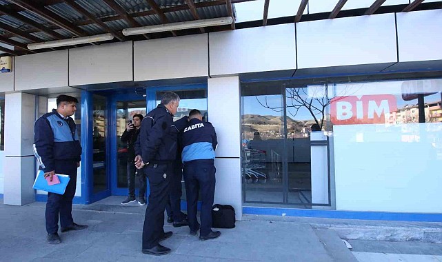 Kaldırımı işgal eden BİM şubesi mühürlendi