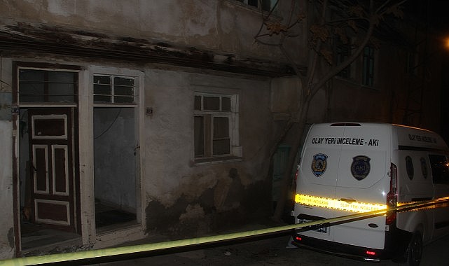 Kan donduran cinayet: Babasını öldürüp sobada yaktı