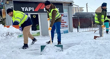 Kar temizleme ekipleri iş başında