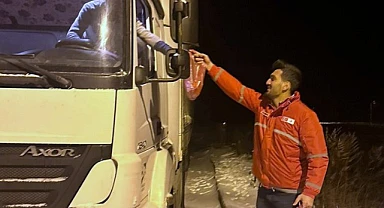 Kar ulaşımı vurdu! Tır şoförleri yolda kaldı