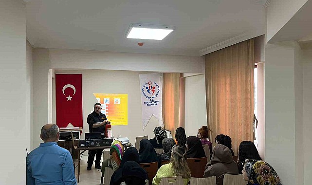 Kars'ta itfaiyeden yangın eğitimi ve tatbikatı