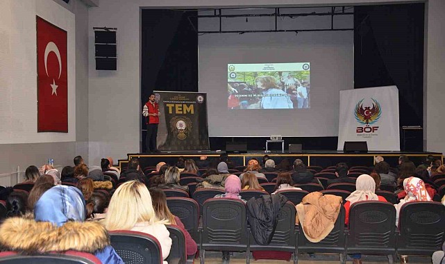 Kars'ta öğretmenler "Gençlik Sizin Eseriniz'' Projesi anlatıldı