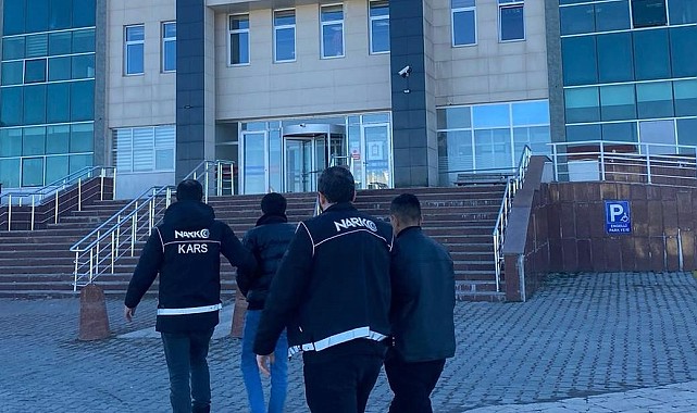 Kars'ta uyuşturucuyu vites kutusuna sakladılar