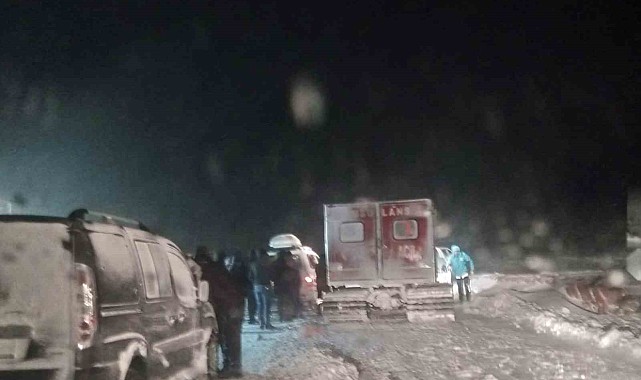 Kepçe uçurumdan düştü: 1 ölü, 2 kayıp