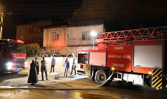 Korkutan çatı yangını