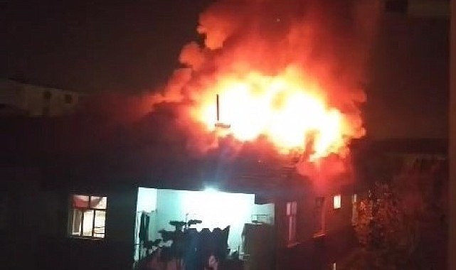 Korkutan çatı yangını