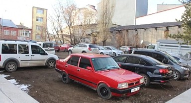 Kreş için verilmeyen arsa açık otopark oldu