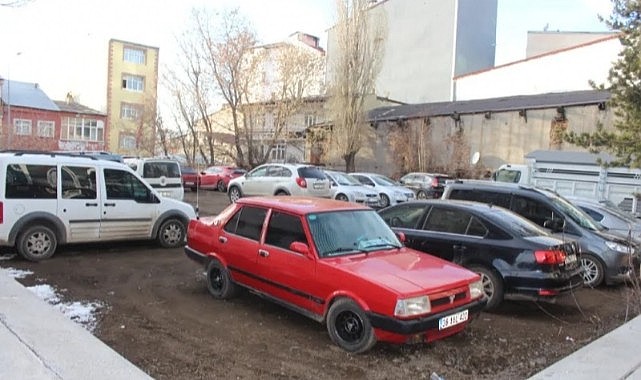 Kreş için verilmeyen arsa açık otopark oldu
