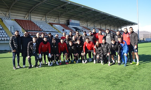 Serhat Ardahanspor’un başarısı siyaseti gölgede bıraktı