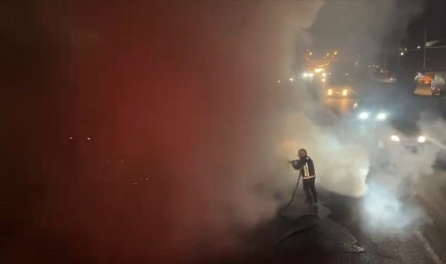 Seyir halindeki araç alev topuna döndü