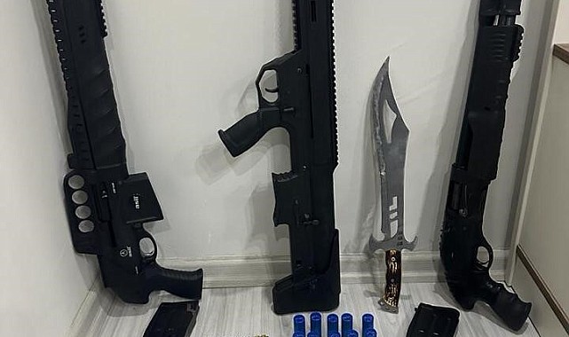 Tüfek ve tabanca ele geçirildi