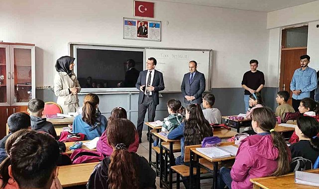 Tutak Kaymakamı Adıbelli, köy okullarını ziyaret etti