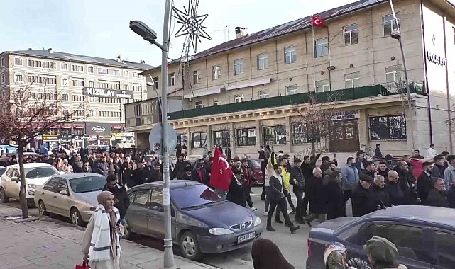 Ülkü Ocakları şehitler için yürüdü