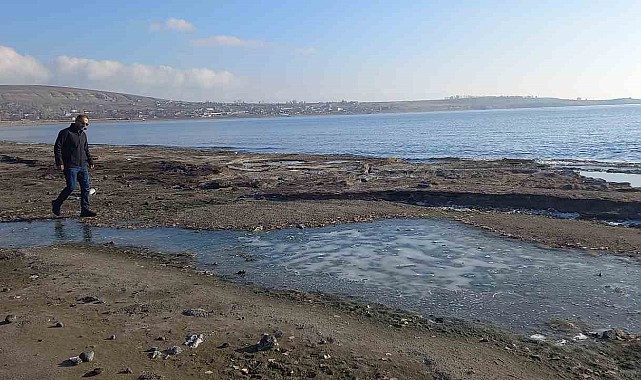 Van Gölü kıyıları dondu