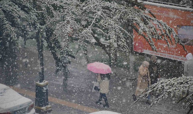 Yoğun kar yağışı başladı