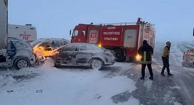 Yoğun kar yağışı kazaları da beraberinde getirdi