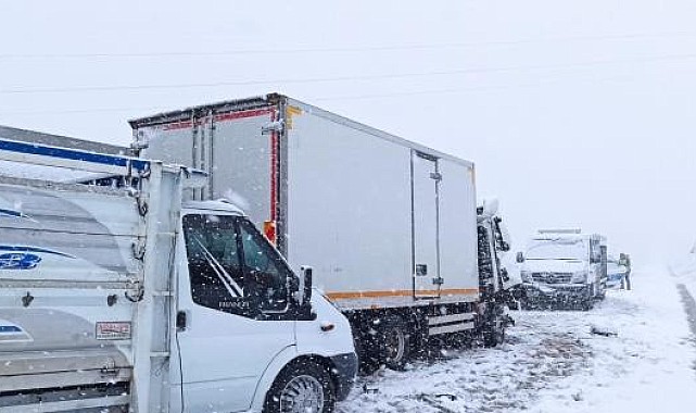 Zincirleme trafik kazası: 1 ölü