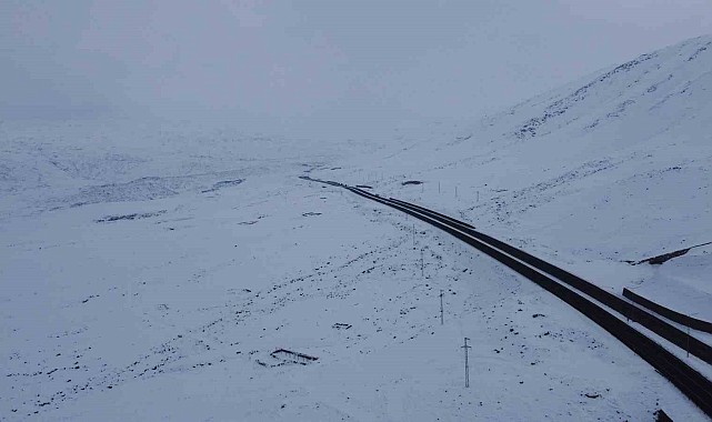 Ağrı Dağı eteklerindeki kar örtüsü havadan görüntülendi