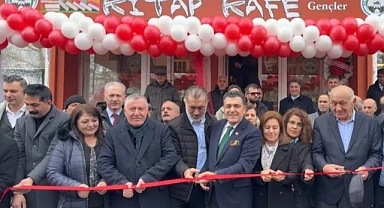 ARDAHAN'DA KENTİN İLK KİTAP KAFESİ AÇILDI